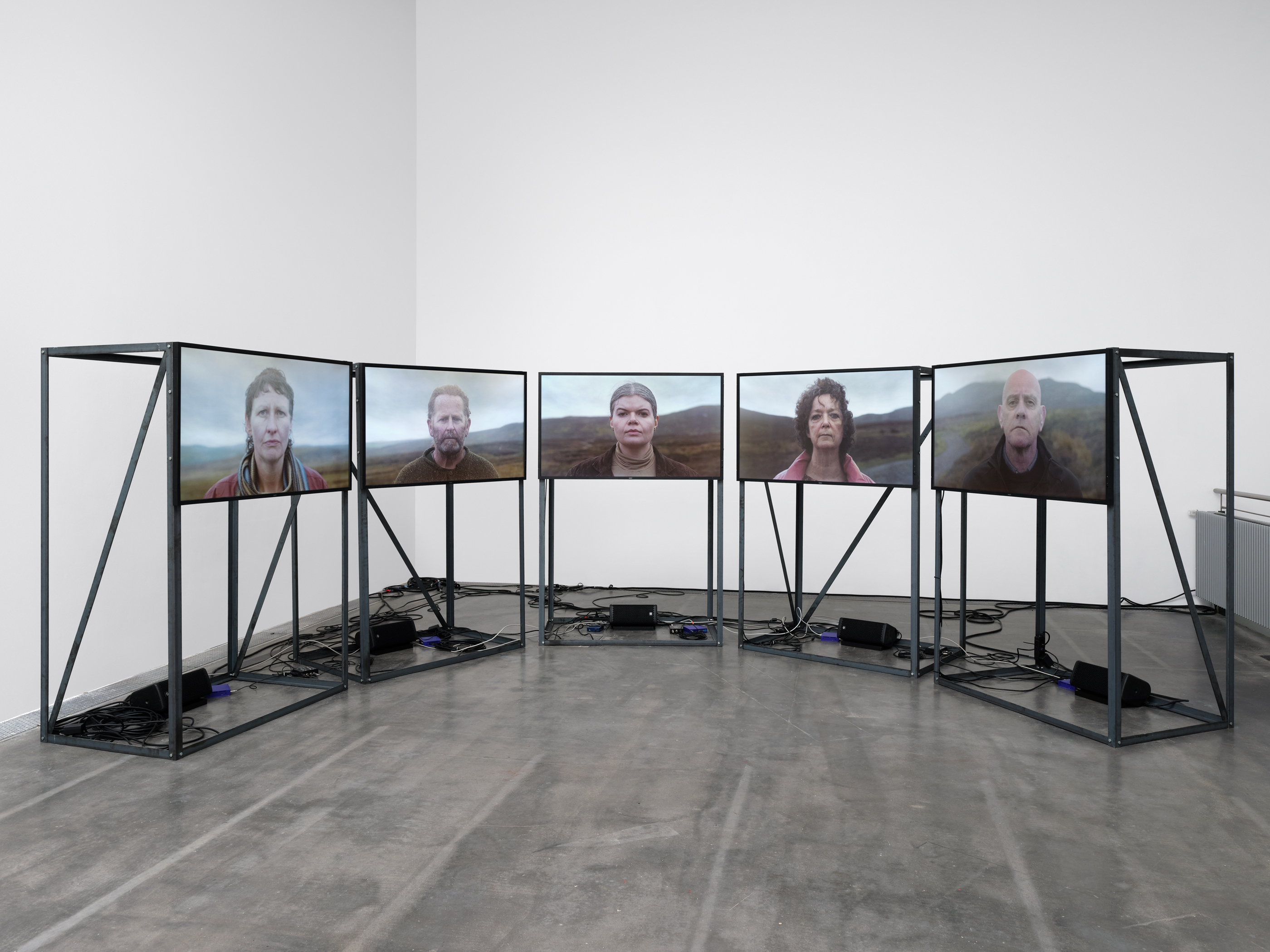 Ausstellung The Storm Karolina Bregula 2024 5 Kanal Videoinstallation
