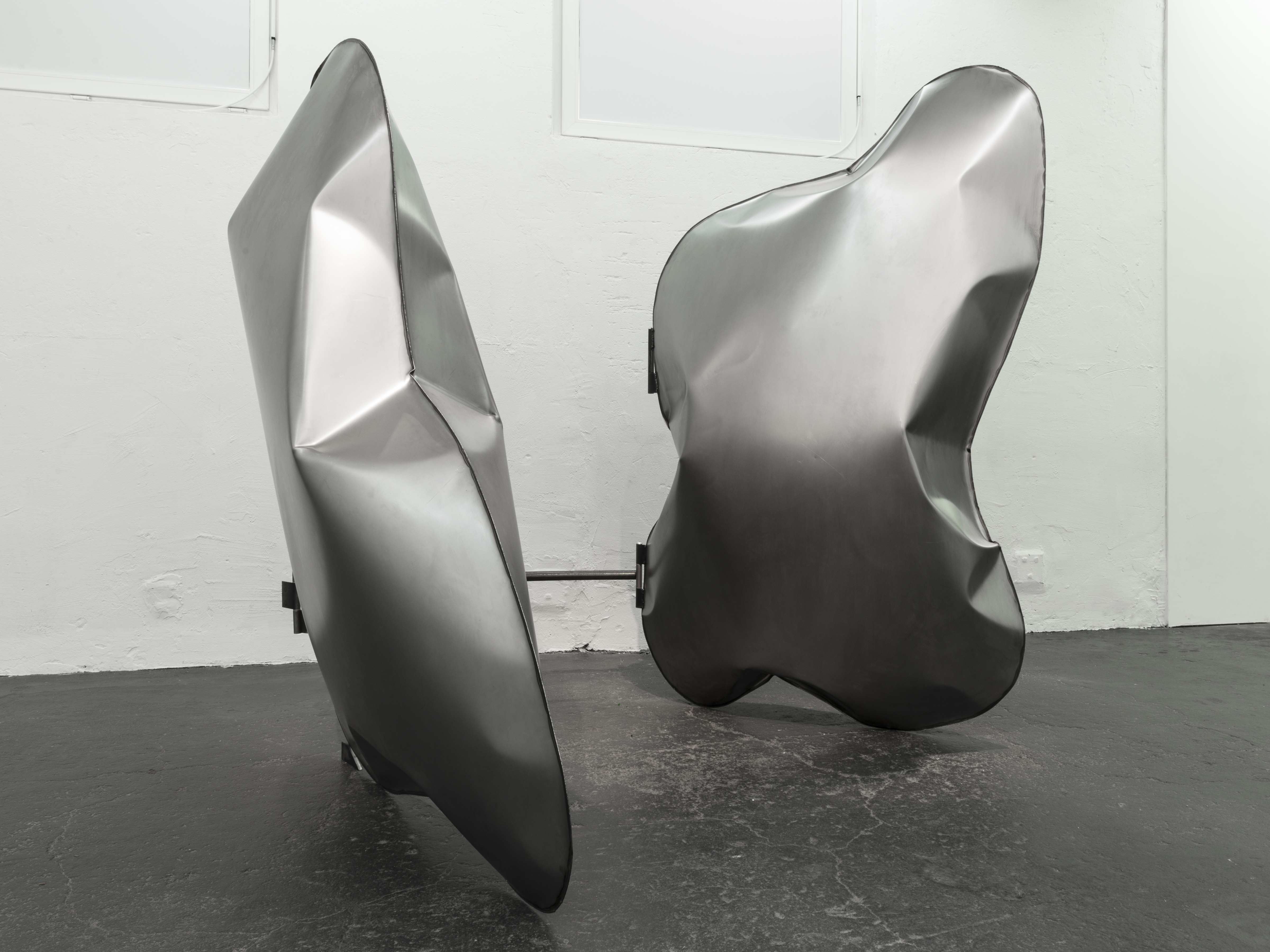 Ausstellung SK Adjusters Hannah Hallermann 2024 Skulptur Hydrogeformtes Metall